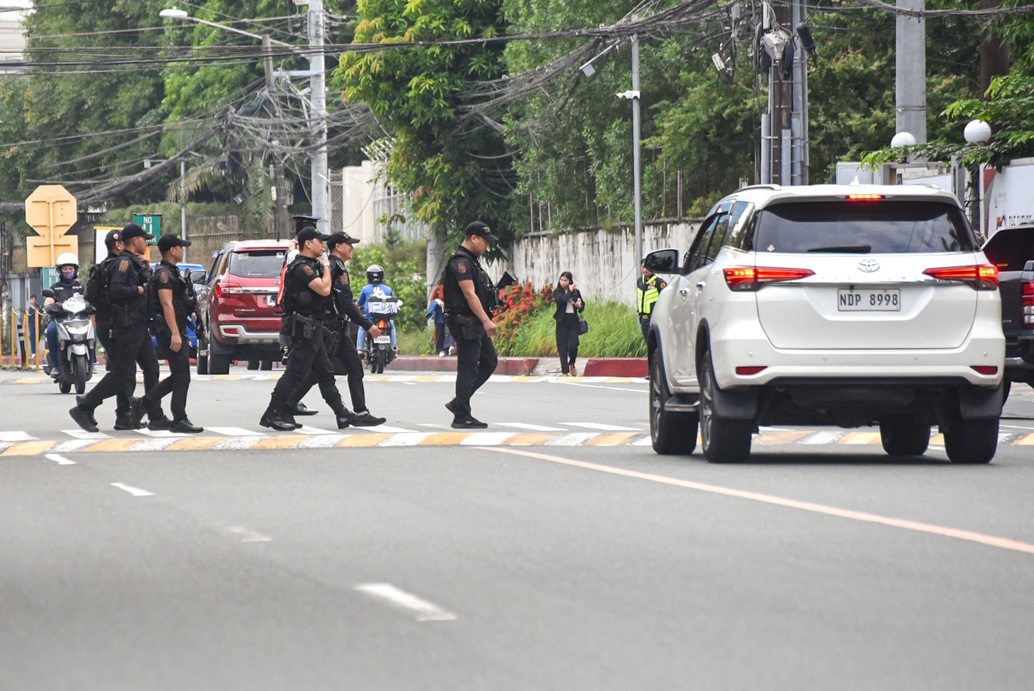 BJMP and PNP Personnels secures the Cardinal Santos