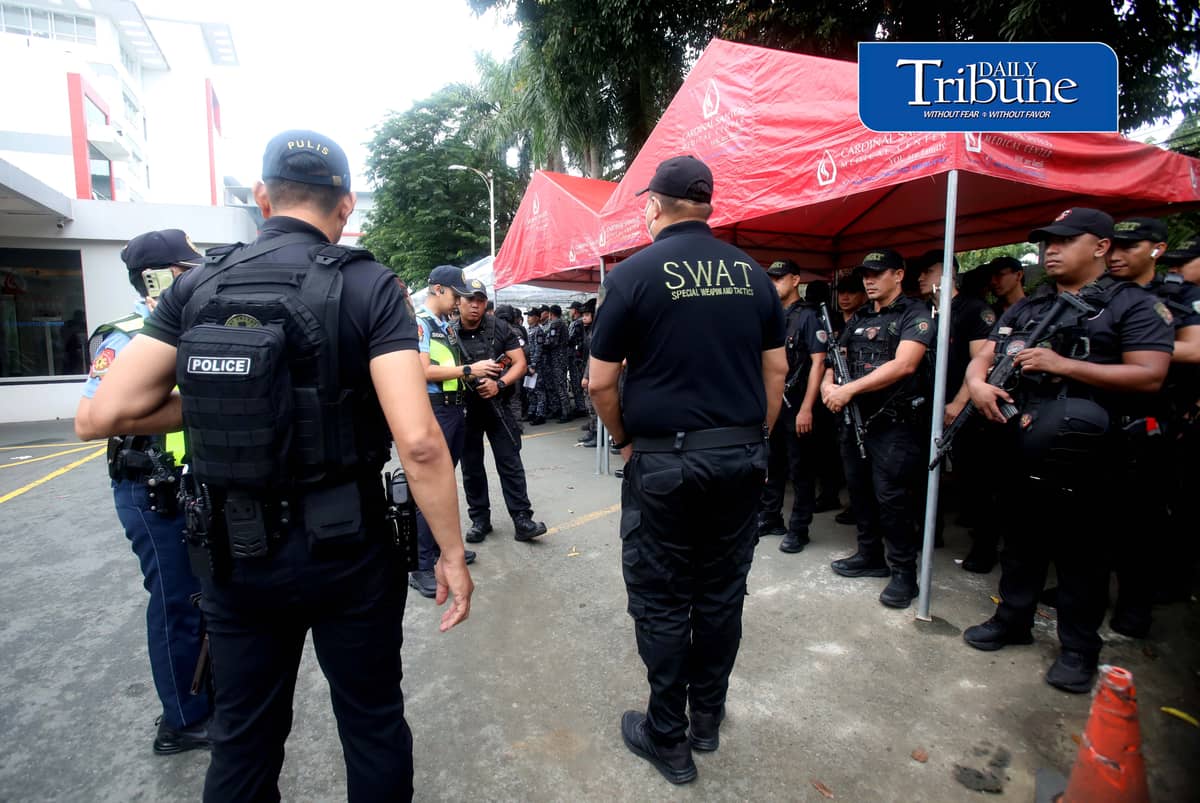 (September 12 2026) Authorities formation as the preparation for the transfer of former speaker Matin Romualdez from Cardinal Santos Medical Center in San Juan City  to the Philippine General Hospital (PGH) in Manila. Photo/Analy Labor