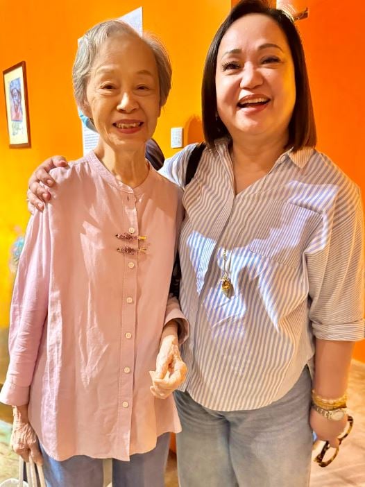 JOURNALIST Julie Yap-Daza and daughter writer and TV personality Pat-P Daza.