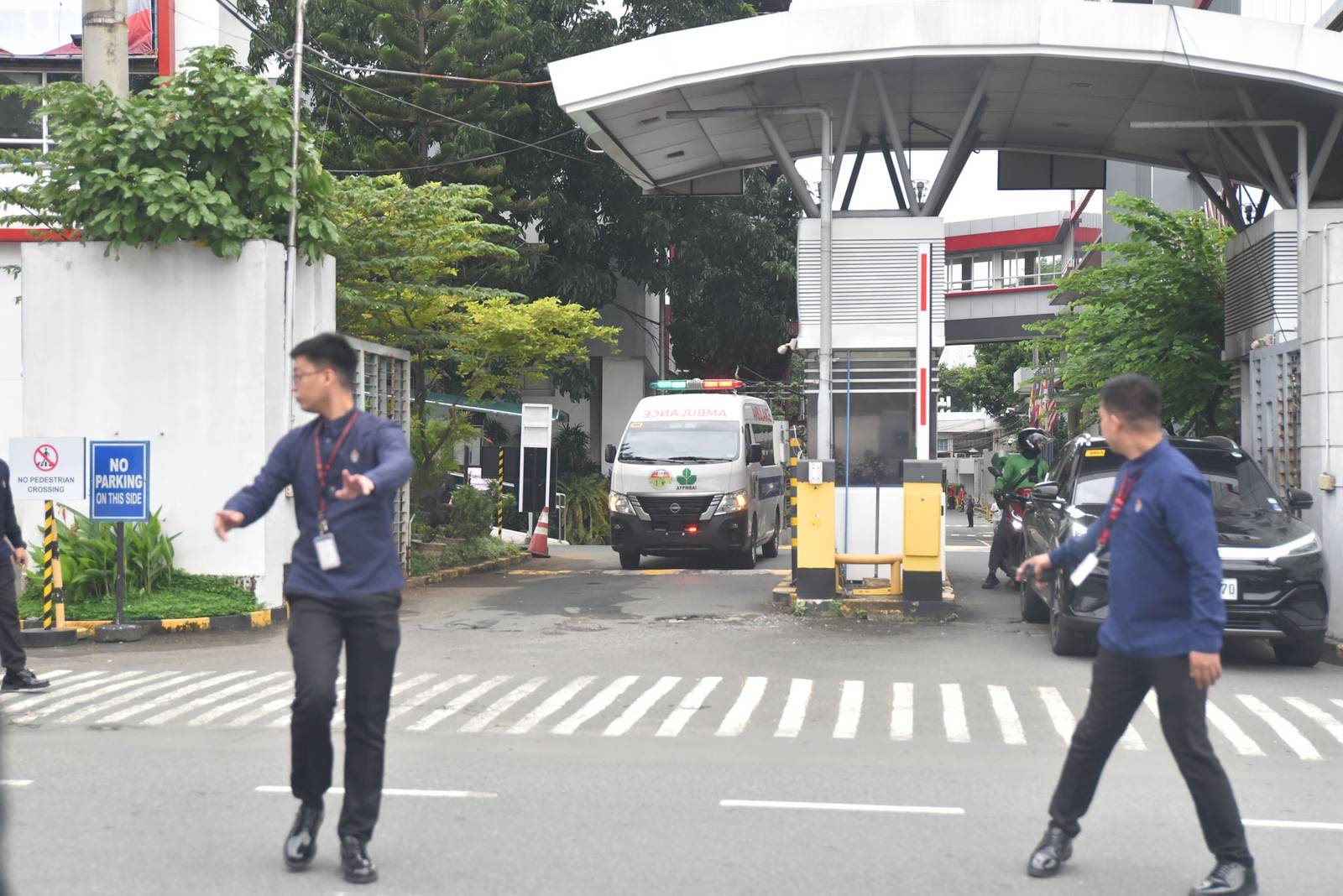 An ambulance carrying former House speaker Martin Romualdez leaving Cardinal Santos Medical Center in San Juan City, on September 12.

Sandiganbayan Third Division has ordered the transfer of Romualdez to the Philippine General Hospital for an independent medical examination. l Zedrich Xylak Madrid