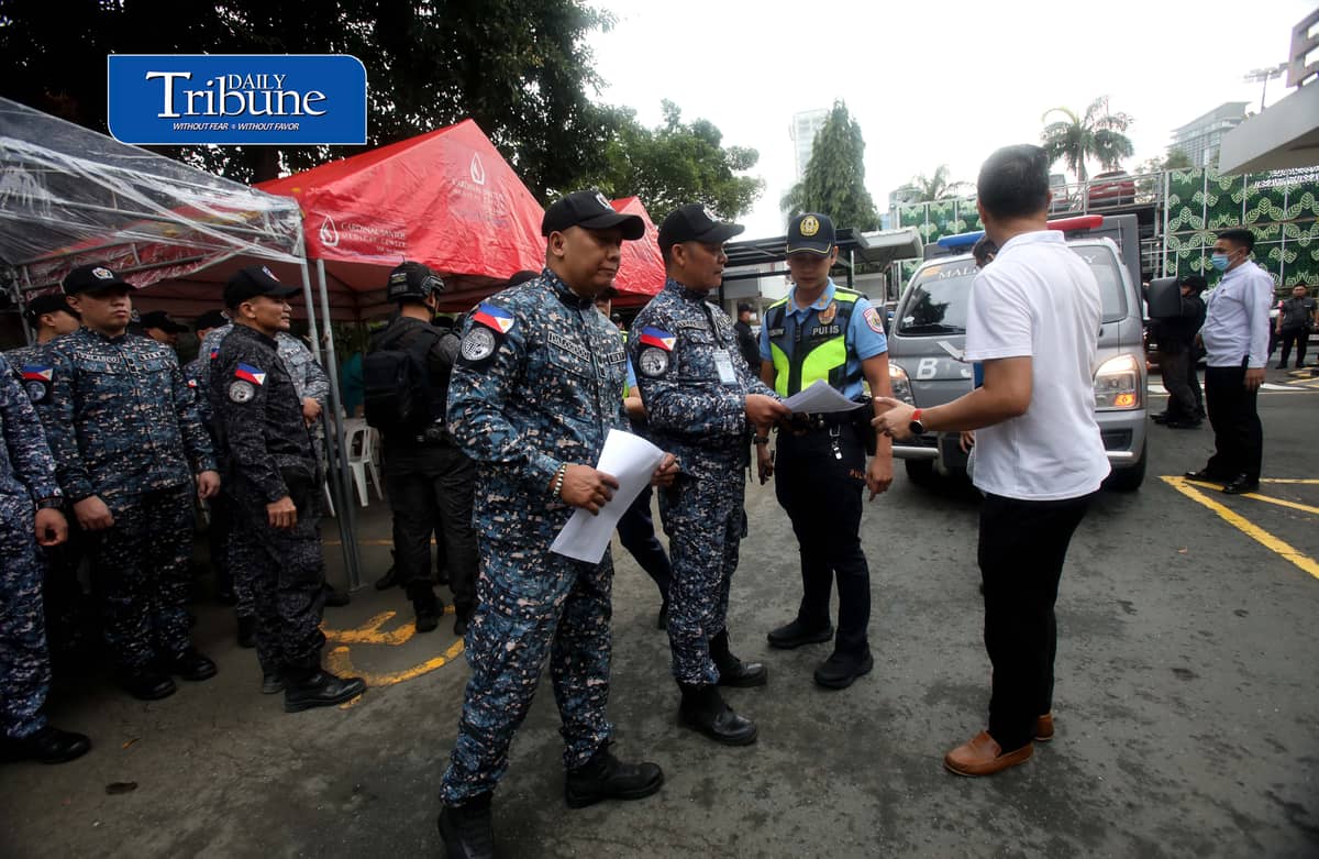 (September 12 2026) Authorities formation as the preparation for the transfer of former speaker Matin Romualdez from Cardinal Santos Medical Center in San Juan City  to the Philippine General Hospital (PGH) in Manila. Photo/Analy Labor