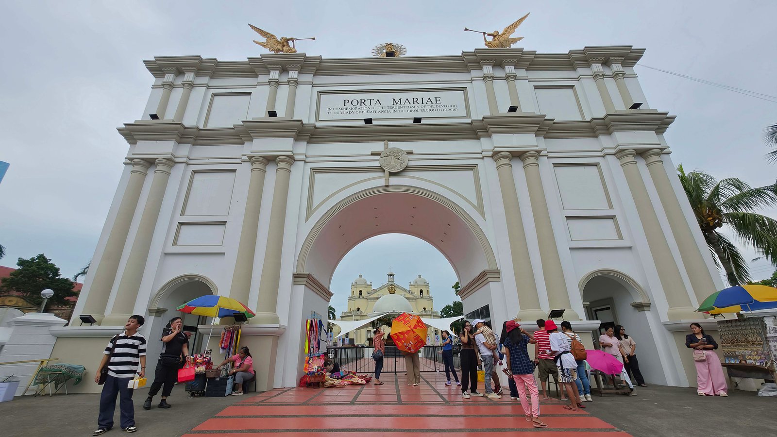 THE Porta Mariae, a triumphal arch outside the Naga Metropolitan Cathedral that honors 300 years of devotion to Our Lady of Peñafrancia.
