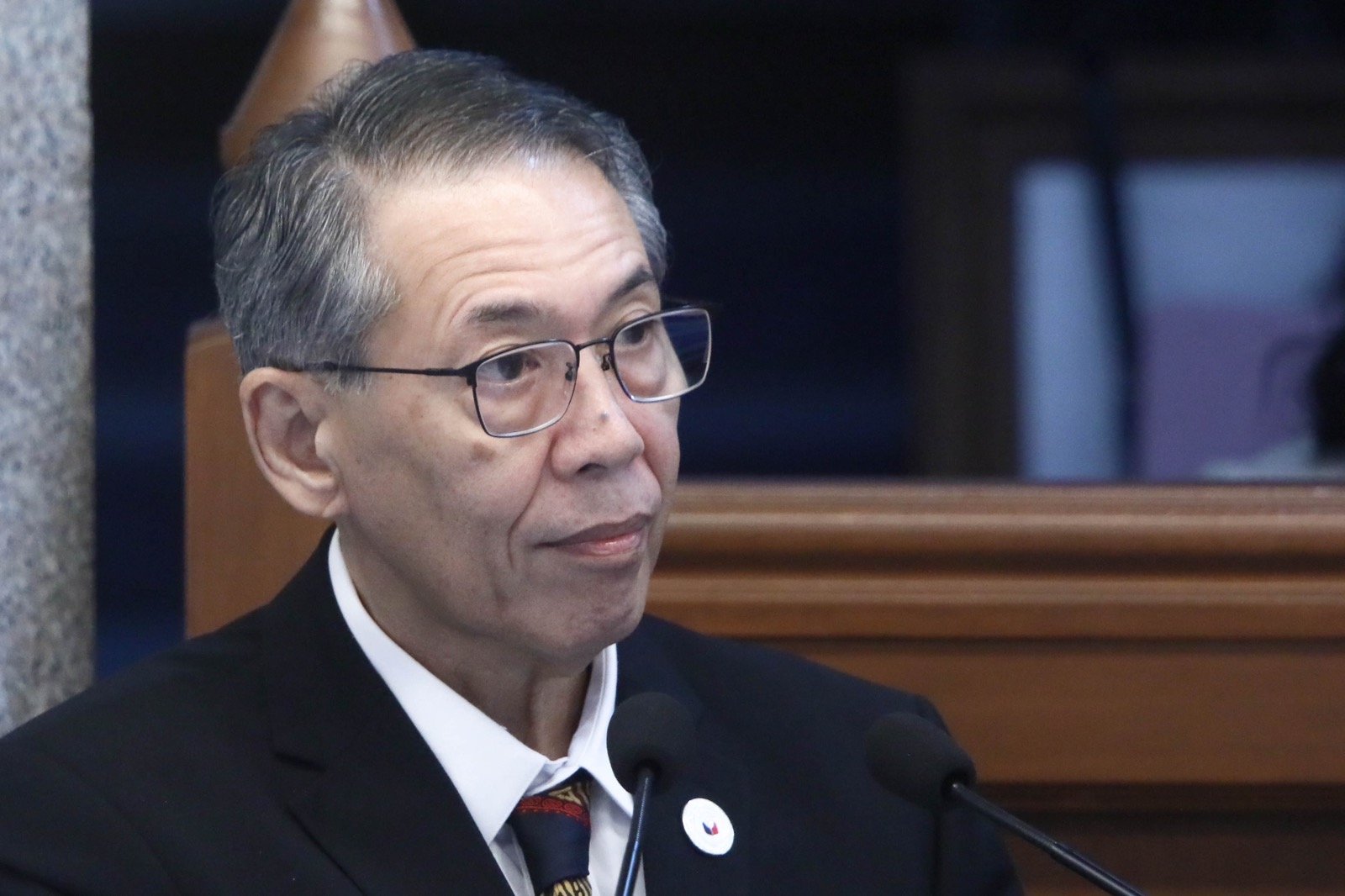 Diokno urges gov’t action, not advice, as peso weakens