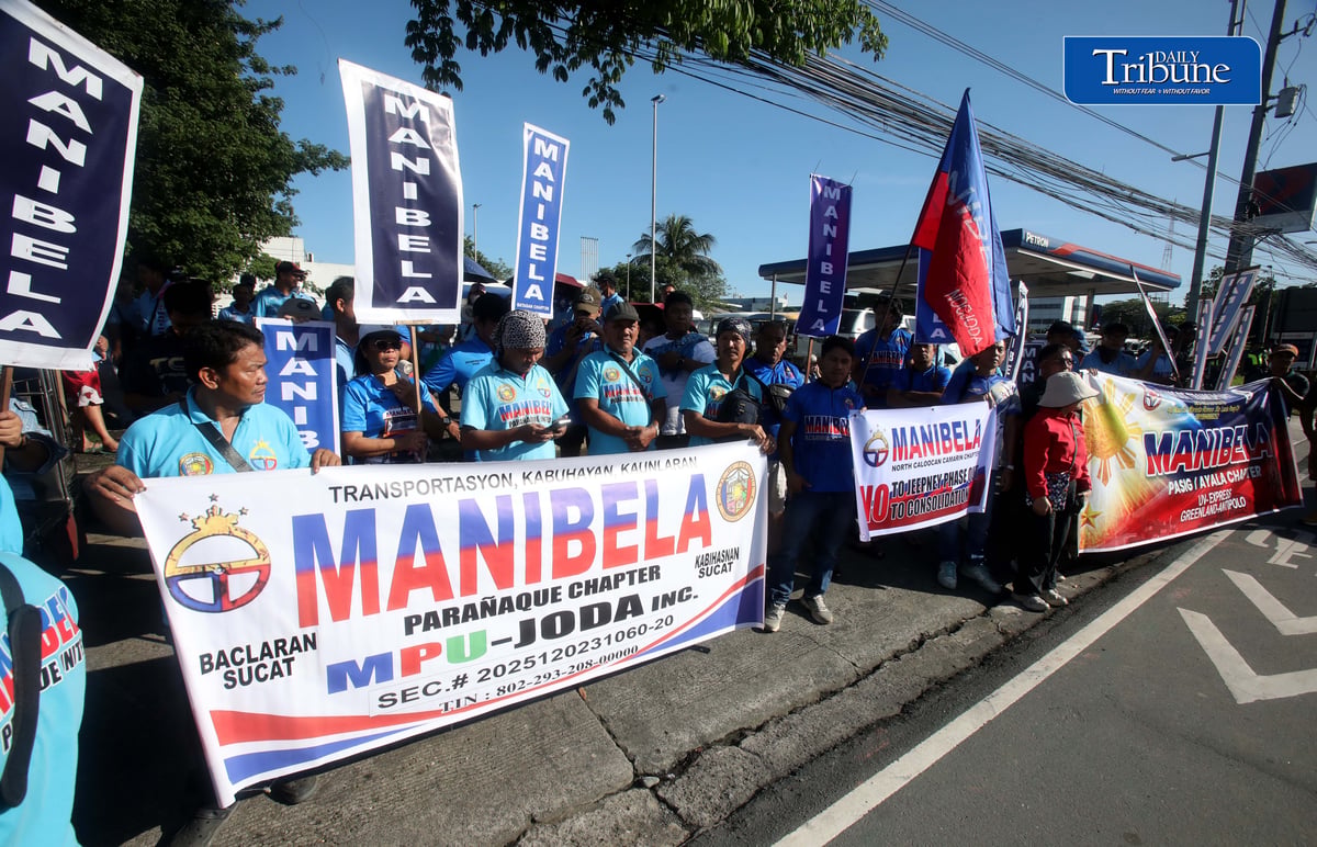 Members of transport group Manibela gather at Philcoa along Commonwealth Avenue in Quezon City on Monday, 14 September, as they begin a transport strike over rising fuel prices.

The group is also calling for the removal of excise taxes and VAT on petroleum products. | Analy Labor

#Manibela #TransportStrike #FuelPrices #DailyTribune