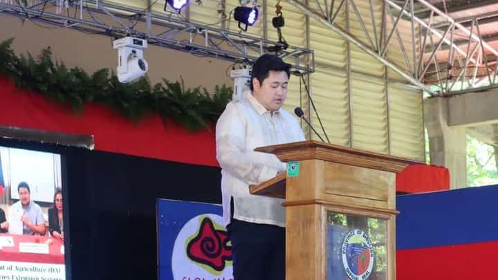 SIQUIJOR Gov. Jake Vincent Villa.