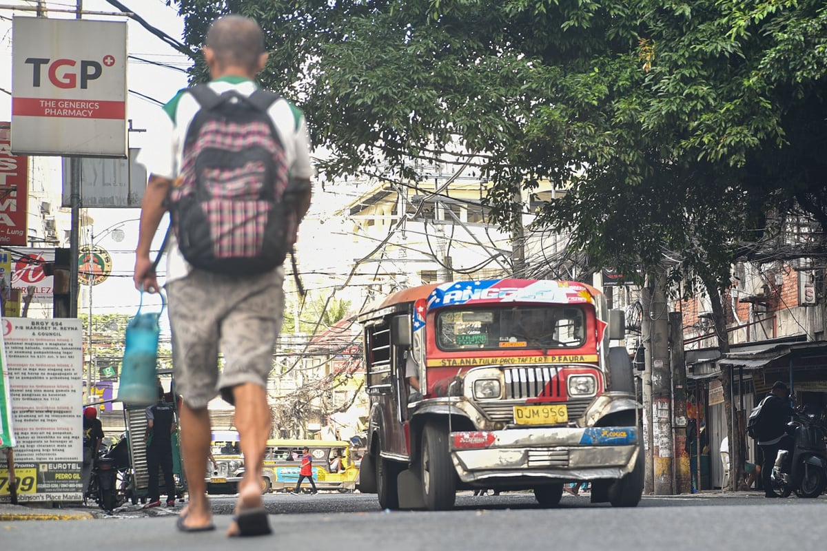 JEEPNEYS ROLL DESPITE STRIKE