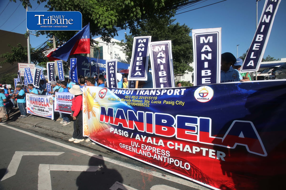 Members of transport group Manibela gather at Philcoa along Commonwealth Avenue in Quezon City on Monday, 14 September, as they begin a transport strike over rising fuel prices.

The group is also calling for the removal of excise taxes and VAT on petroleum products. | Analy Labor

#Manibela #TransportStrike #FuelPrices #DailyTribune