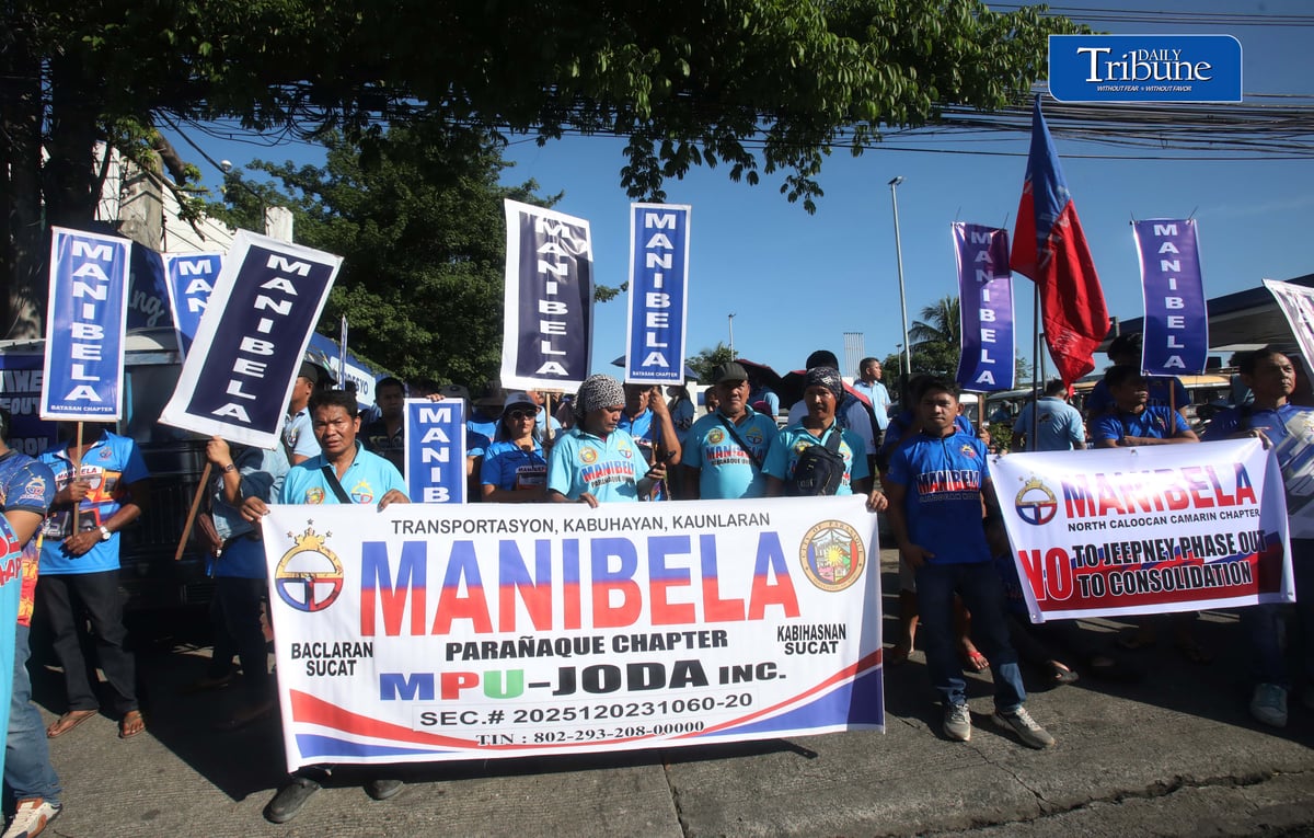 Members of transport group Manibela gather at Philcoa along Commonwealth Avenue in Quezon City on Monday, 14 September, as they begin a transport strike over rising fuel prices.

The group is also calling for the removal of excise taxes and VAT on petroleum products. | Analy Labor

#Manibela #TransportStrike #FuelPrices #DailyTribune