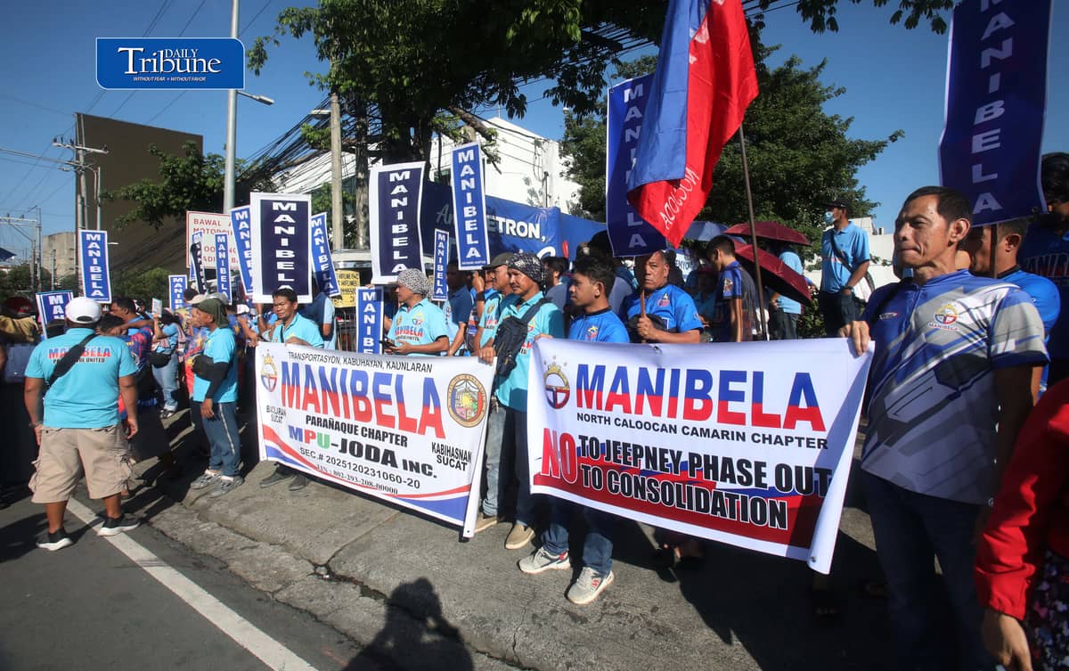 Members of transport group Manibela gather at Philcoa along Commonwealth Avenue in Quezon City on Monday, 14 September, as they begin a transport strike over rising fuel prices.

The group is also calling for the removal of excise taxes and VAT on petroleum products. | Analy Labor

#Manibela #TransportStrike #FuelPrices #DailyTribune