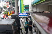 Jeepney fuels up along España admist transport strike