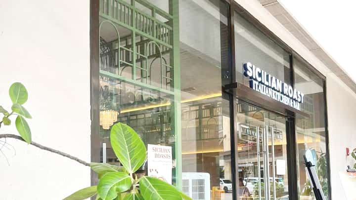 THE restaurant may look like a place for big dinners, but it has proven to be a cozy spot for midday cravings.