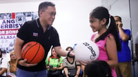 Kuya Bong promotes youth sports, hands Mati resident personal footwear