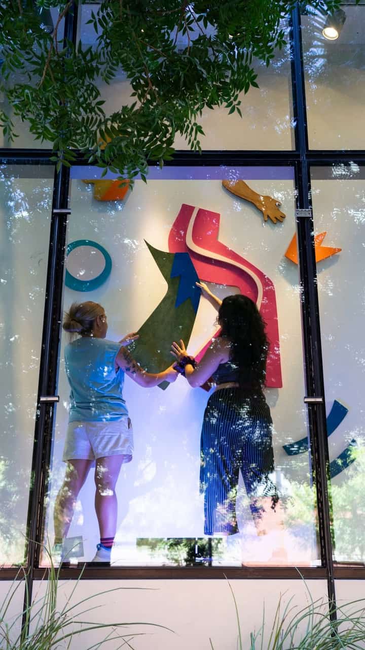 Why Loisse Ledres’ art gives
all colors and feels