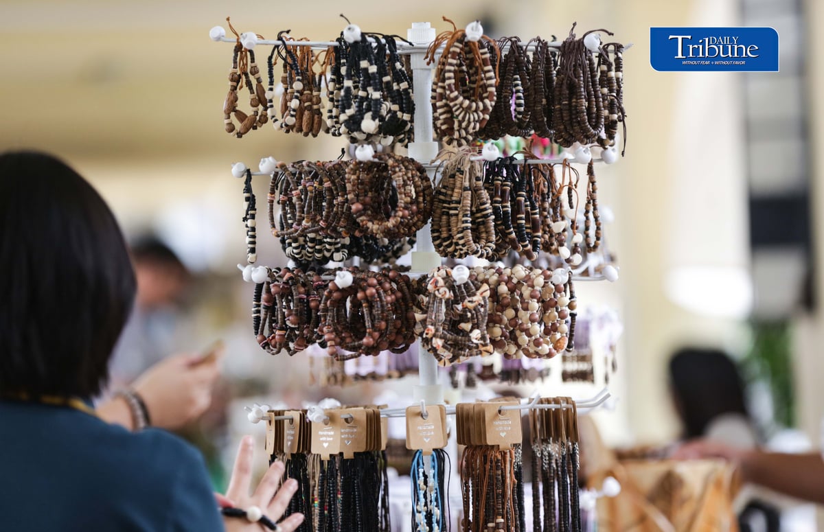 (September 17 2026) Customer looked to buy accessories made from the coconut shell and wood, at NV Goes to Kyusi Trade Fair 2026, featuring 20 Nueva Vizcaya based food and furniture merchants and their unique local products, at Quezon City Hall covered Pathwalk on Thursday September 17 2026, the trade fair aims to provide entrepreneurs with the opportunity to showcase their products in QC and to support the local products of Novo Vizcayanos. Photo/Analy Labor