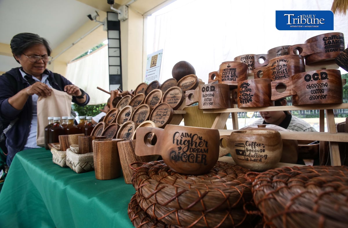 (September 17 2026) Exhibitor tend her customer buying kitchen utensil made of wood and coconut shell at the NV Goes to Kyusi Trade Fair 2026, featuring 20 Nueva Vizcaya based food and furniture merchants and their unique local products, at Quezon City Hall covered Pathwalk on Thursday September 17 2026, the trade fair aims to provide entrepreneurs with the opportunity to showcase their products in QC and to support the local products of Novo Vizcayanos. Photo/Analy Labor