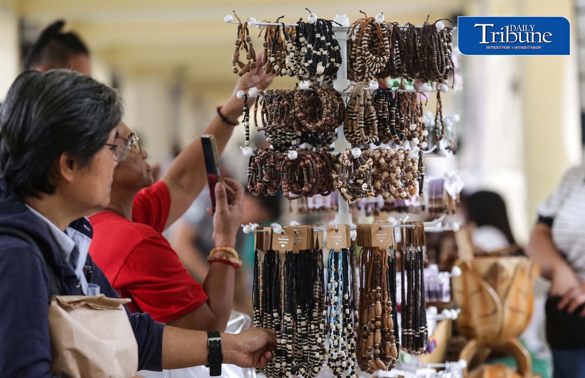 (September 17 2026) Customer looked to buy accessories made from the coconut shell and wood, at NV Goes to Kyusi Trade Fair 2026, featuring 20 Nueva Vizcaya based food and furniture merchants and their unique local products, at Quezon City Hall covered Pathwalk on Thursday September 17 2026, the trade fair aims to provide entrepreneurs with the opportunity to showcase their products in QC and to support the local products of Novo Vizcayanos. Photo/Analy Labor