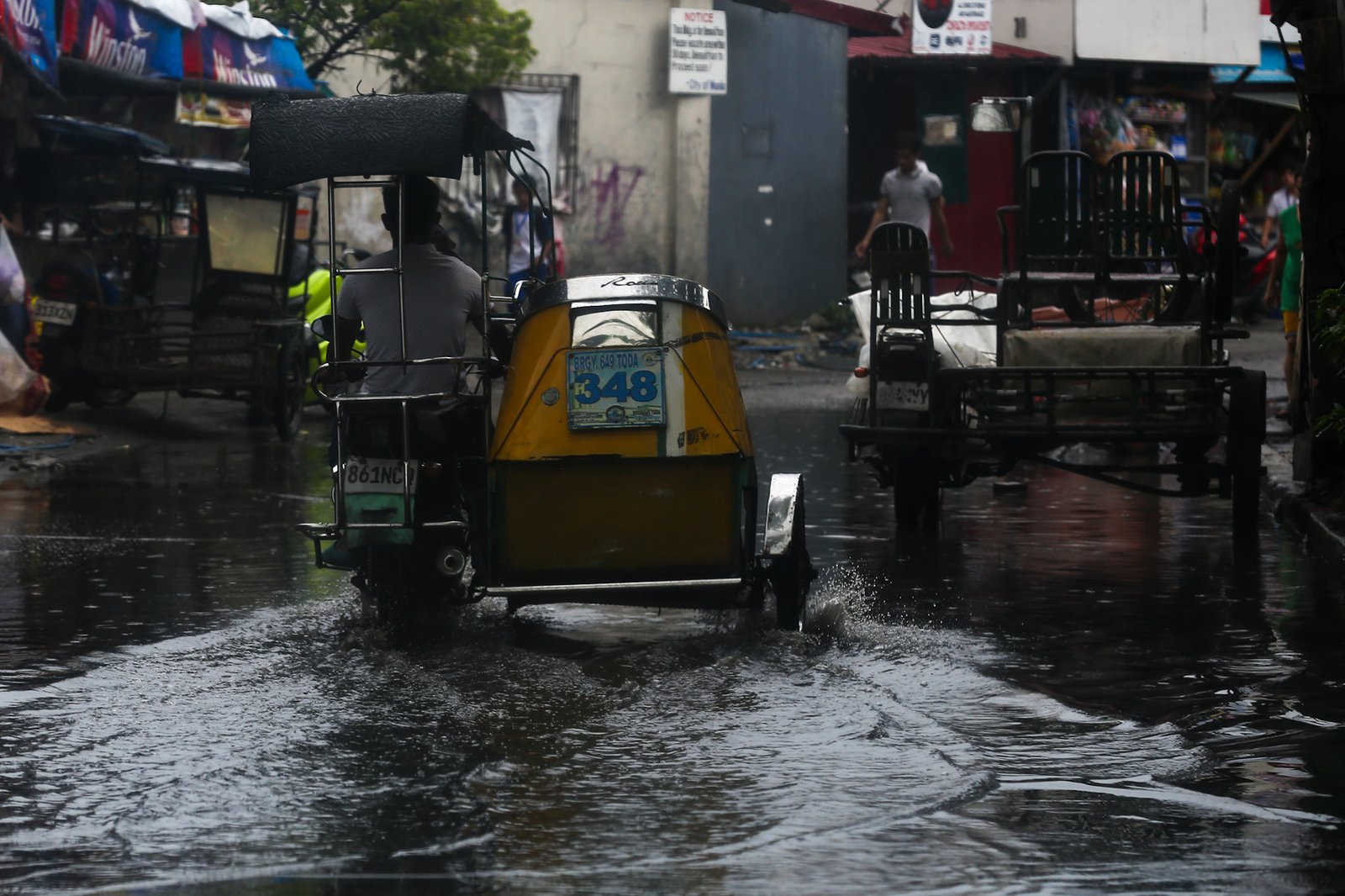 Residents and motorists wade through a flooded street in Baseco, Tondo, Manila, on 17 September 2026, despite health concerns over leptospirosis in the city. The Manila Health Department reported 34 new leptospirosis cases the previous day, bringing the city’s total to 1,354 cases since January, including 41 deaths.