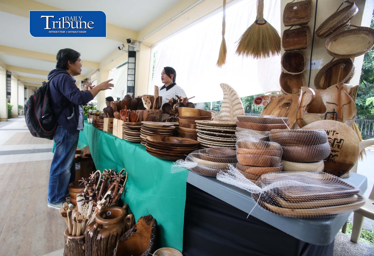 (September 17 2026) Exhibitor tend her customer buying kitchen utensil made of wood and coconut shell at the NV Goes to Kyusi Trade Fair 2026, featuring 20 Nueva Vizcaya based food and furniture merchants and their unique local products, at Quezon City Hall covered Pathwalk on Thursday September 17 2026, the trade fair aims to provide entrepreneurs with the opportunity to showcase their products in QC and to support the local products of Novo Vizcayanos. Photo/Analy Labor