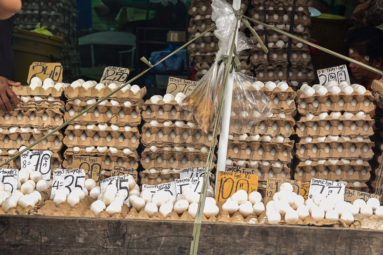 Vendors and buyers are seen browsing vegetables are seen on display along a street in Baseco Compound, Tondo, Manila, on September 18.

Vegetable prices are expected to rise amid higher fuel costs linked to the US-Iran war. l Zedrich Xylak Madrid