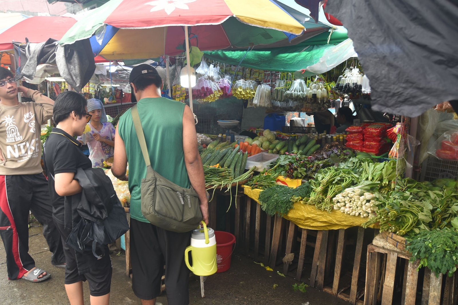 Vendors and buyers are seen browsing vegetables are seen on display along a street in Baseco Compound, Tondo, Manila, on September 18.

Vegetable prices are expected to rise amid higher fuel costs linked to the US-Iran war. l Zedrich Xylak Madrid