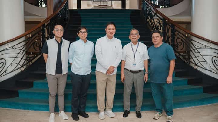 PHILIPPINE Sports Commission chairman Patrick ‘Pato’ Gregorio joins businessman Migs Almeda, Philta secretary general John Rey Tiangco, SBMA chairman Eduardo Alino, and SBMA director Honorio Allado in inspecting the facilities that will be used for the international golf and tennis tournaments.