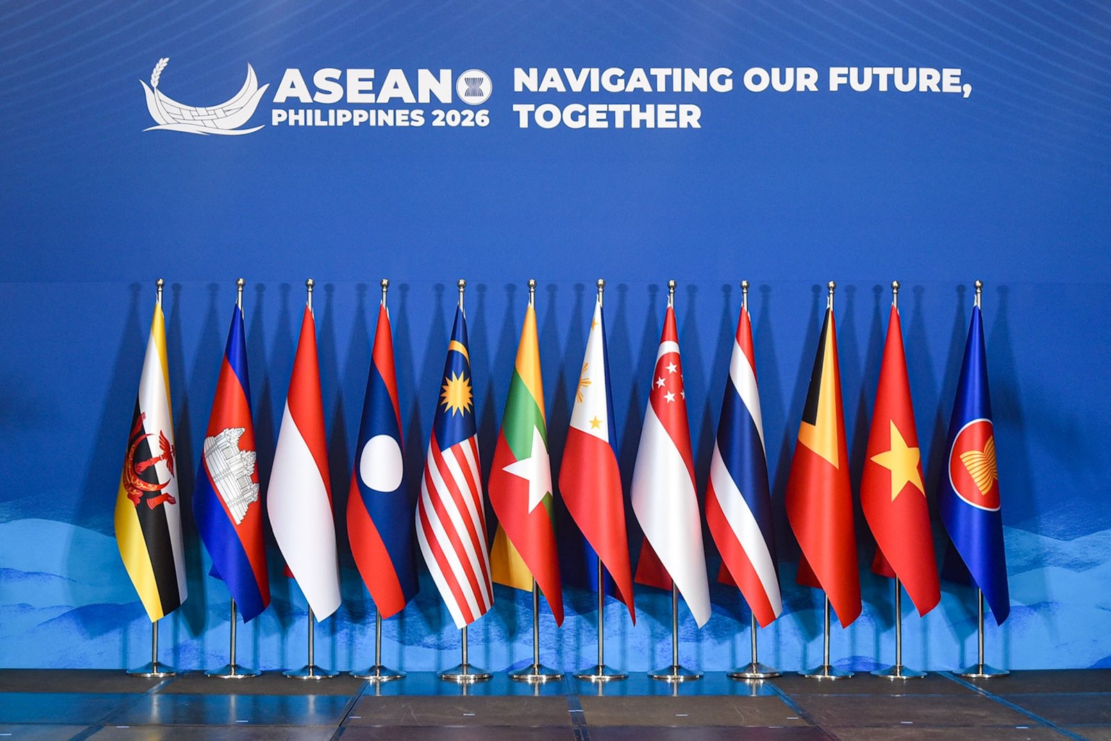 Secretary of Trade and Industry Ma. Cristina Roque (Center) poses with (Left-right) Malaysia’s Johari Abdul Ghani, Myanmar’s Marlar Myo Nyunt, the Philippines’ Ceferino S. Rodolfo and Ma. Cristina A. Roque, Thailand’s Narit Therdsteerasukdi, Timor-Leste’s Augusto Junior Trindade, Vietnam’s Nguyen Anh Tuan, Singapore’s Gan Kim Yong, Brunei Darussalam’s Abdul Manaf bin Haji Metussin, Cambodia’s Sar Senera, Indonesia’s Riyanto, Laos’ Saysana Sayakone, and ASEAN Secretary-General Kao Kim Hourn for a family photo at the 58th ASEAN Economic Ministers’ Meeting and 29th ASEAN Investment Area Council Meeting, at the Philippines International Convention Center in Pasay City, on September 19.| l Zedrich Xylak Madrid