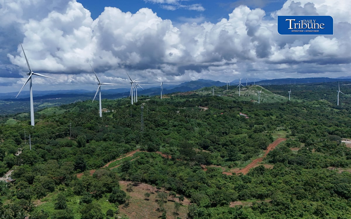 (September 19 2026) Local tourists take advantage fair weather to visit at Pililla Wind Farm in Pililla Rizal on Saturday morning September 19 2026. Photo/Analy Labor