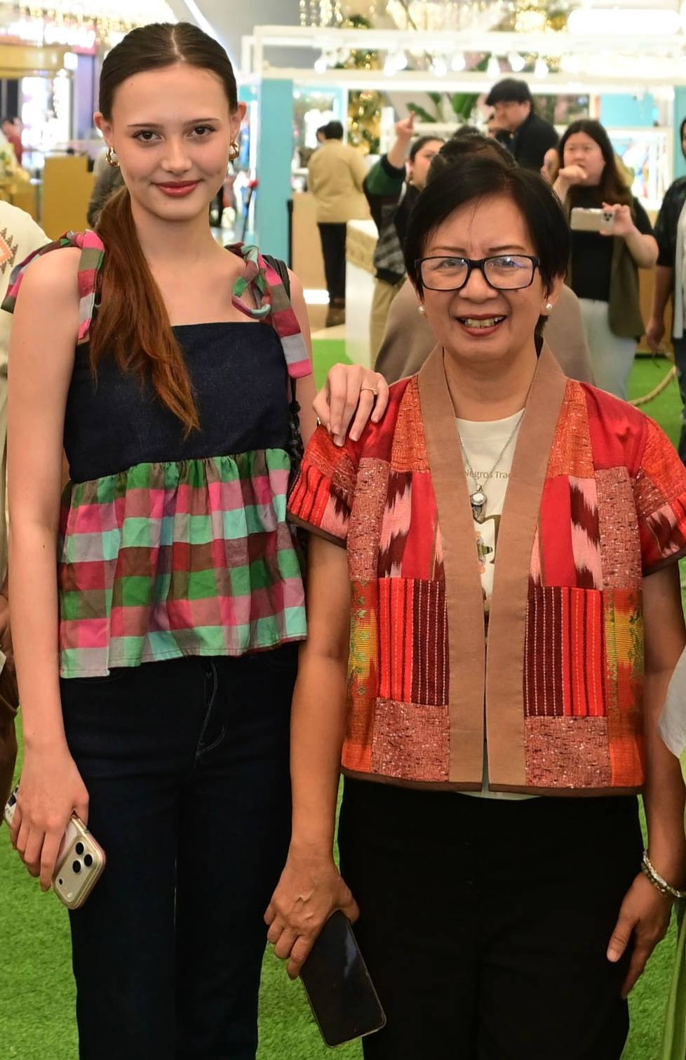 Kath McOmish, Ying Silva