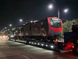 Ikatlong NSCR trainset, dumating na sa Valenzuela depot
