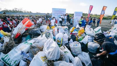 Over 4,000 volunteers join coastal cleanup in Laoag