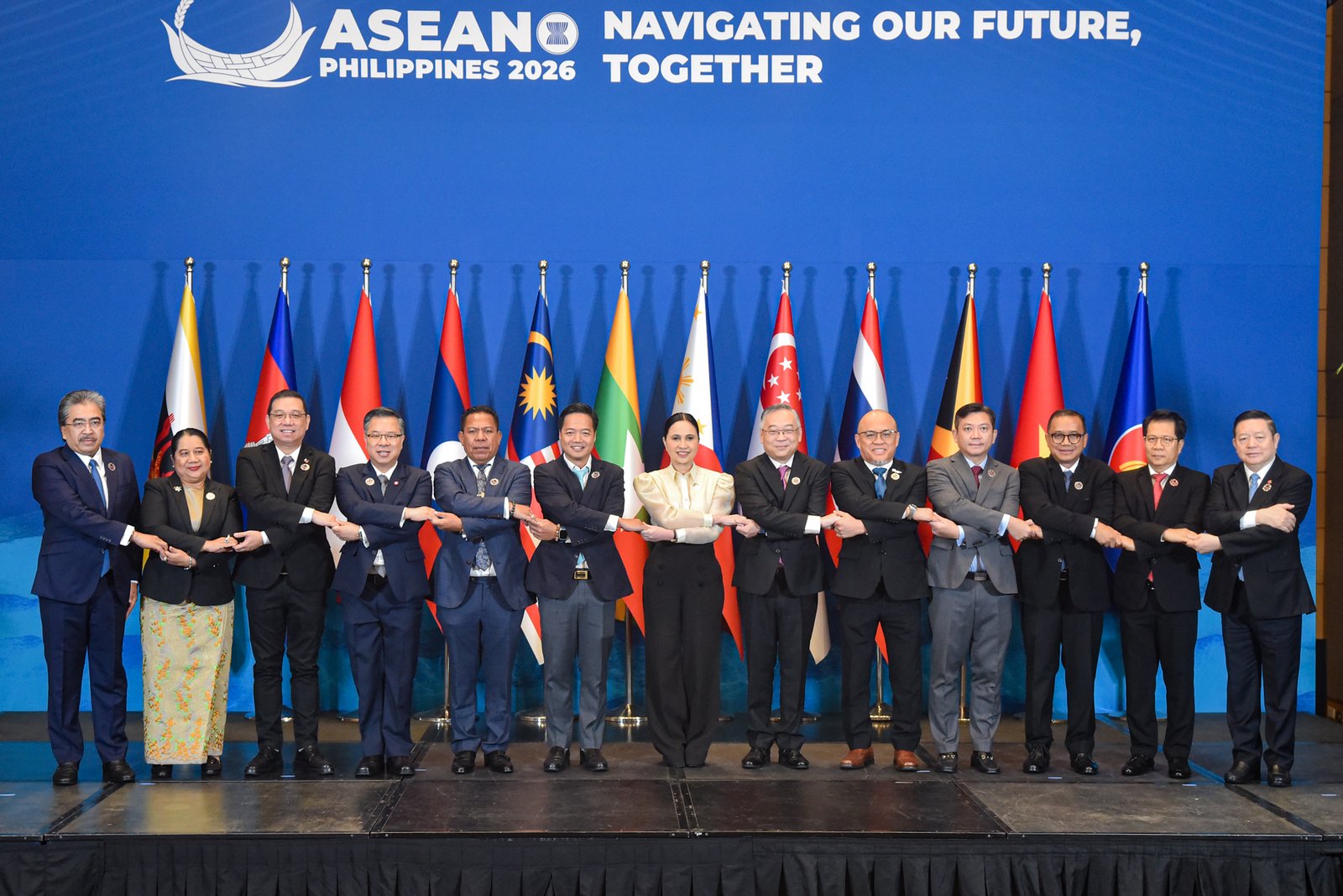 Secretary of Trade and Industry Ma. Cristina Roque (Center) poses with (Left-right) Malaysia’s Johari Abdul Ghani, Myanmar’s Marlar Myo Nyunt, the Philippines’ Ceferino S. Rodolfo and Ma. Cristina A. Roque, Thailand’s Narit Therdsteerasukdi, Timor-Leste’s Augusto Junior Trindade, Vietnam’s Nguyen Anh Tuan, Singapore’s Gan Kim Yong, Brunei Darussalam’s Abdul Manaf bin Haji Metussin, Cambodia’s Sar Senera, Indonesia’s Riyanto, Laos’ Saysana Sayakone, and ASEAN Secretary-General Kao Kim Hourn for a family photo at the 58th ASEAN Economic Ministers’ Meeting and 29th ASEAN Investment Area Council Meeting, at the Philippines International Convention Center in Pasay City, on September 19.| l Zedrich Xylak Madrid