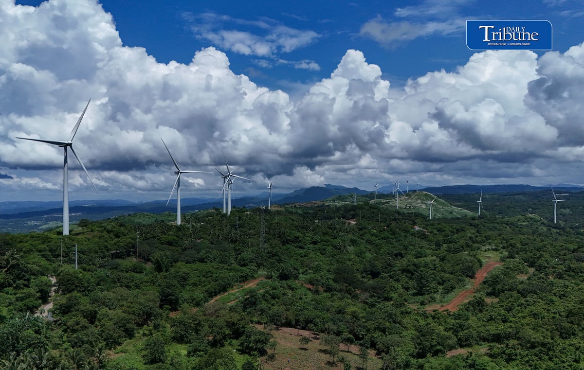 (September 19 2026) Local tourists take advantage fair weather to visit at Pililla Wind Farm in Pililla Rizal on Saturday morning September 19 2026. Photo/Analy Labor