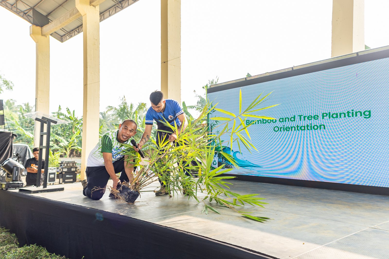 A VOLUNTEER conducts a bamboo and tree planting orientation as the CarbonPH event also coincides with World Bamboo Day.