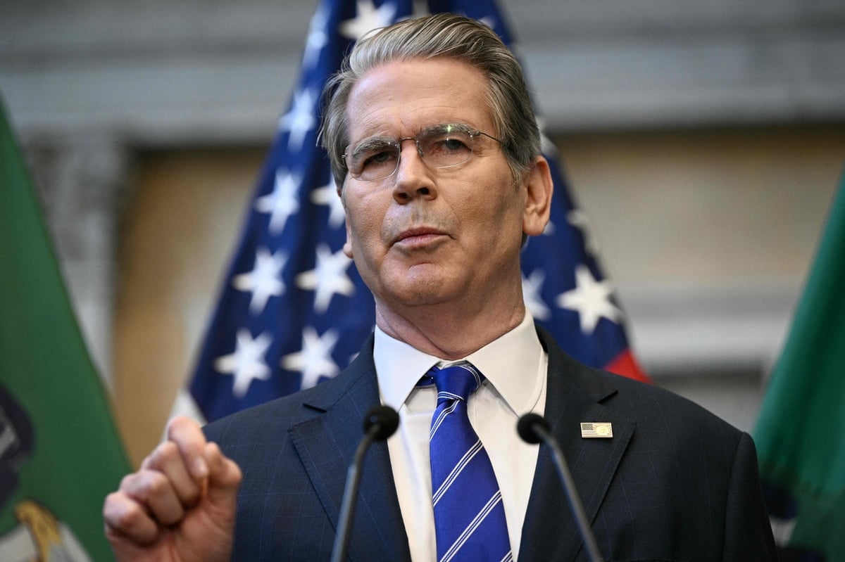 US Treasury chief says Iran airlines to be 'shut down' Sept 23