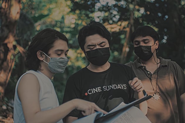 THE young filmmaker directs ‘Alingasngas ng mga Kuliglig’ in 2021.