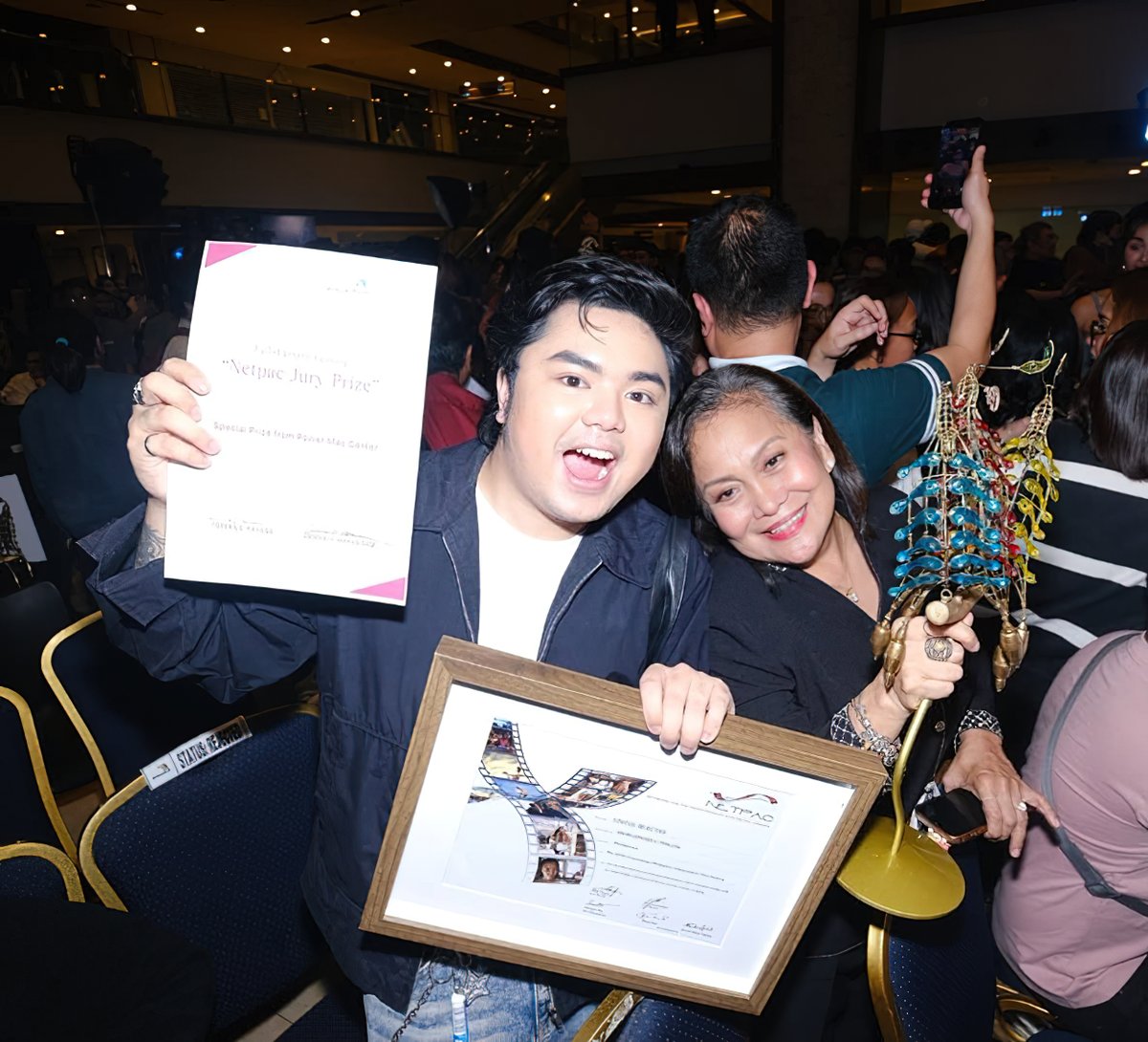 THE director holds the NETPAC Award for ‘Status: Rejected,’ alongside lead actress Ruby Ruiz with her Balanghai trophy for Best Actress, at the 22nd Cinemalaya Philippine Independent Film Festival.