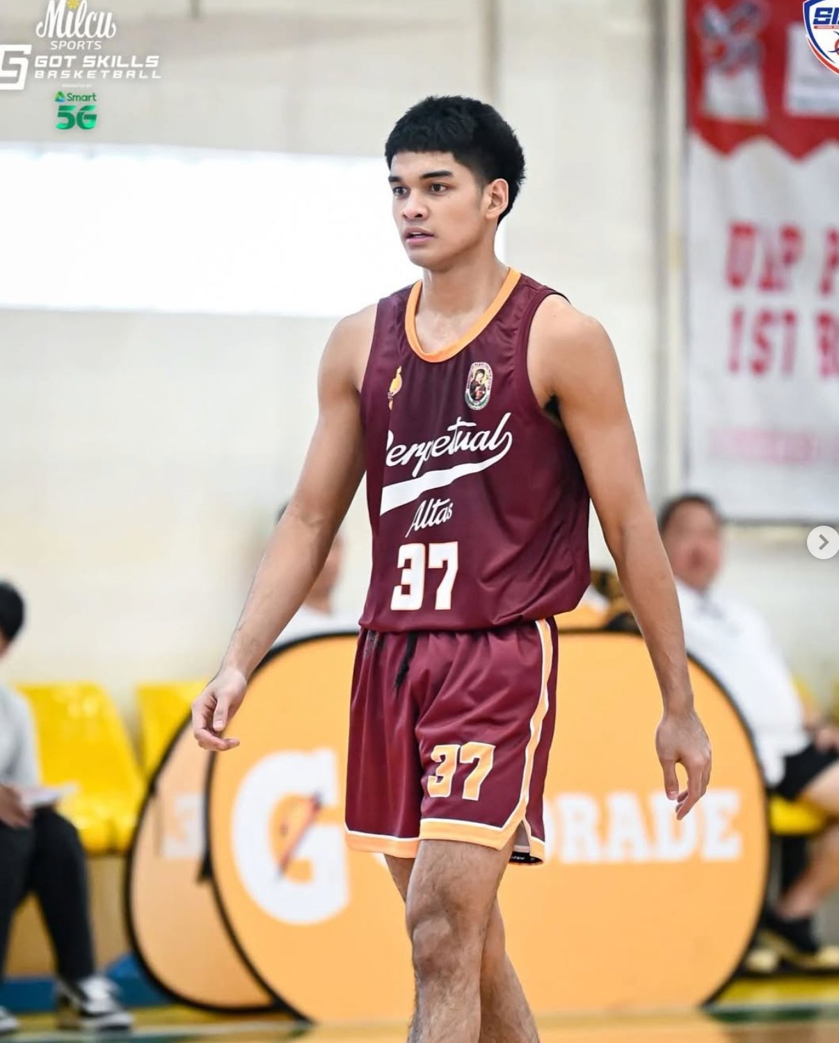 Junior Altas smash Staglets
