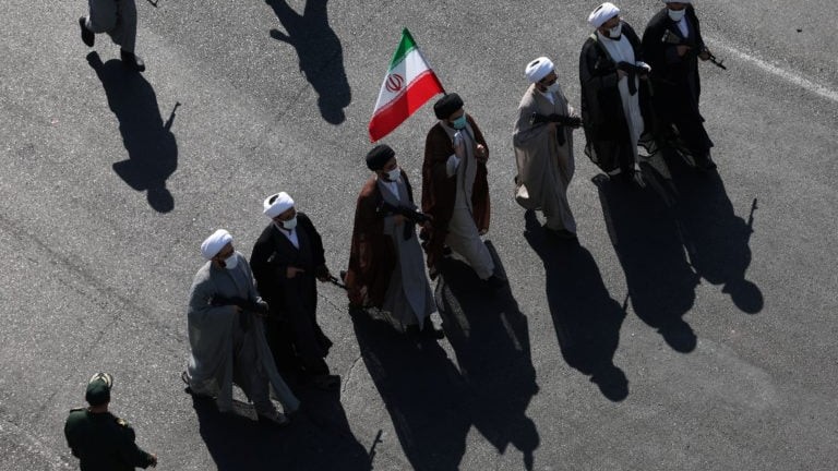 Guards threaten new targets if U.S. attacks