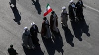 Guards threaten new targets if U.S. attacks