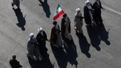 Guards threaten new targets if U.S. attacks