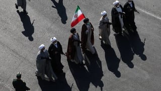 Guards threaten new targets if U.S. attacks