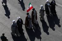 Guards threaten new targets if U.S. attacks