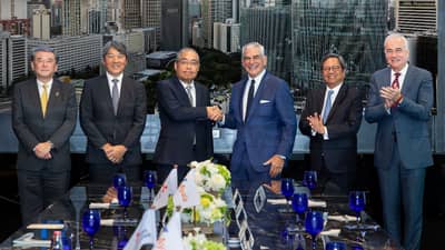 AT the Ayala Corporation-Mitsubishi Corporation Strategic Alliance Signing Ceremony are (from left): Mitsubishi Corporation executive vice president and chief Regional officer, Asia & Oceania Tetsu Funayama; executive vice president and Group CEO, Smart-Life Creation Group Shota Kondo; president and CEO Katsuya Nakanishi; Ayala Corporation chairman Jaime Augusto Zobel de Ayala; president and CEO Cezar P. Consing; and vice chairman Fernando Zobel de Ayala gathered on 21 September 2026. The top executives of both companies signed an agreement to expand Mitsubishi’s investment in Ayala, deepening a long-standing partnership in support of the Philippines development.