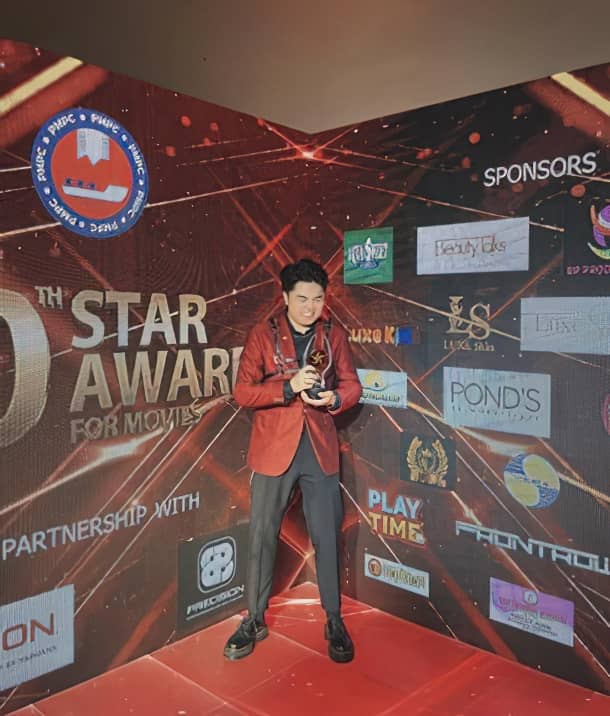 VAHN Pascual receives the Best Short Movie Director of the Year award at the 40th Star Awards for Movies.