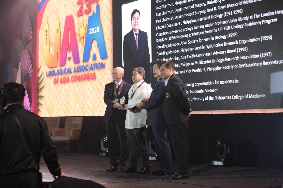 Manila Doctors urologist Gatchalian earns UAA honorary membership