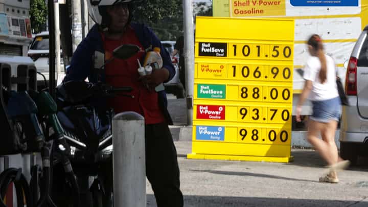 Gasoline bucks oil slump, eyes P2.20 hike