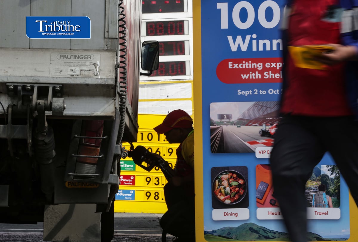 FUEL PRICES SURGE ⛽
Motorists refuel at a Shell gas station in Quezon City on Tuesday, 22 September 2026, as major fuel price hikes take effect nationwide.
Diesel prices rose by P8.82 per liter, gasoline by P4.88 and kerosene by P6.47 amid tensions in the Middle East and a weaker peso. Diesel pump prices are expected to range from P96.53 to P110.82 per liter.
📷 Analy Labor