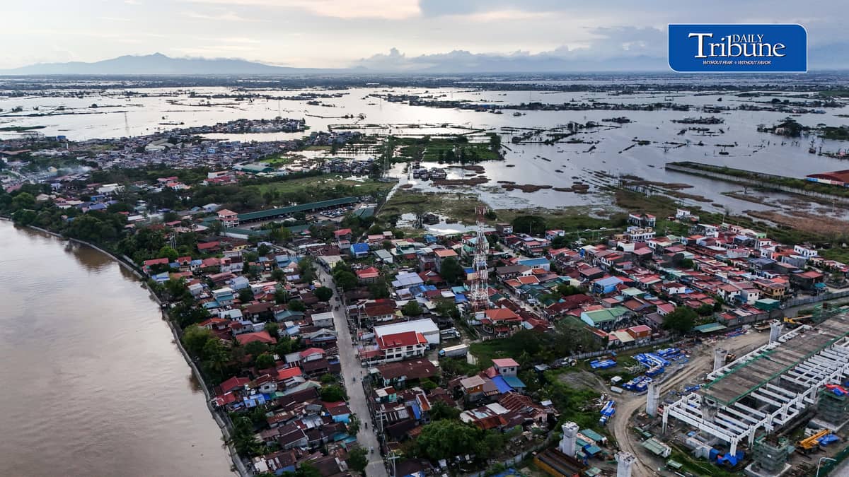 FLOODWATERS SWAMP PARTS OF BULACAN
An aerial view shows floodwaters inundating parts of Calumpit, Bulacan, on Sunday, 20 September 2026.
President Ferdinand Marcos Jr. inspected government projects and programs in Bulacan the following day after directing the Department of Public Works and Highways to pursue long-term measures to address recurring flooding in Bulacan and Pampanga.
📷 Analy Labor