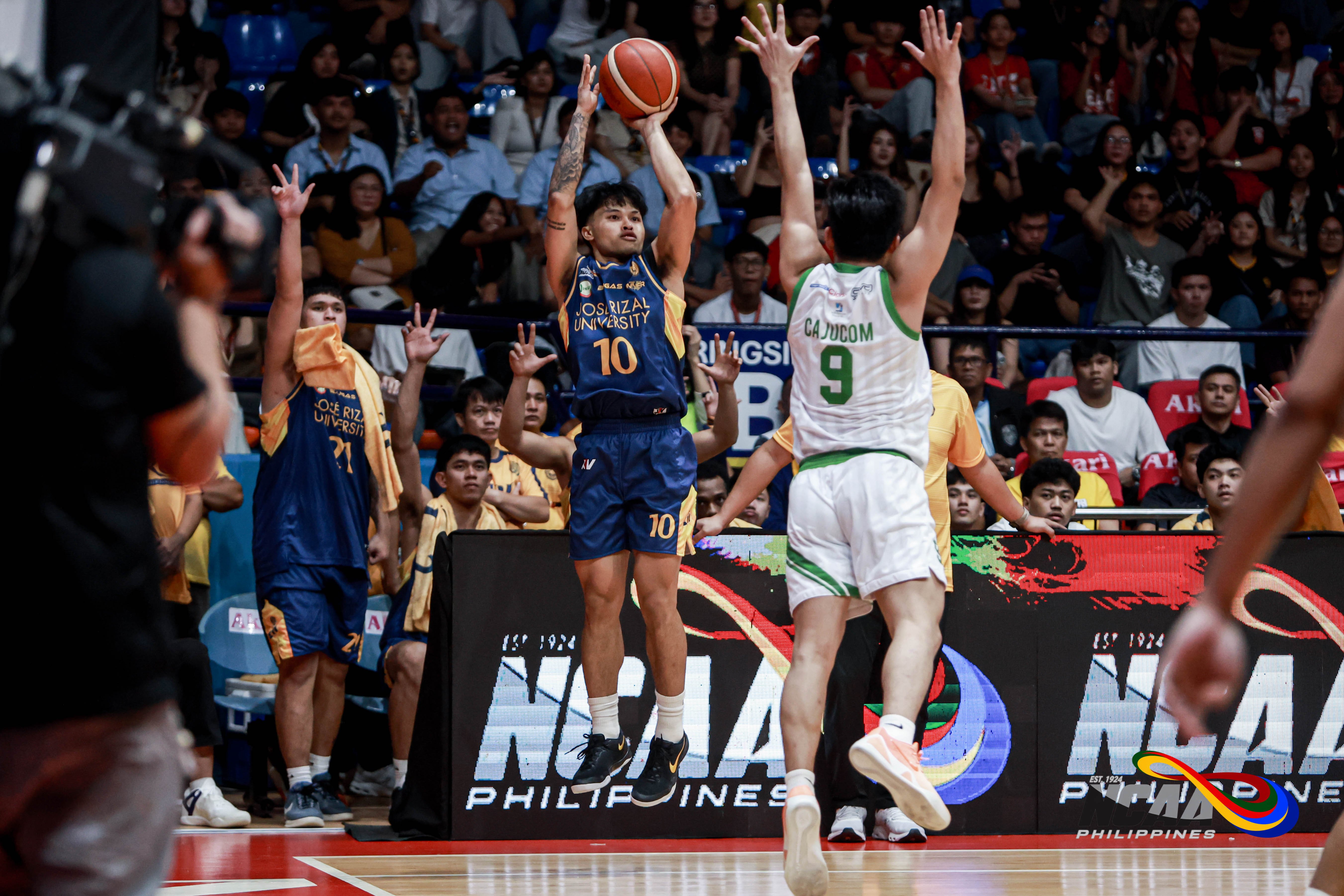 Heavy Bombers survive Blazers rally