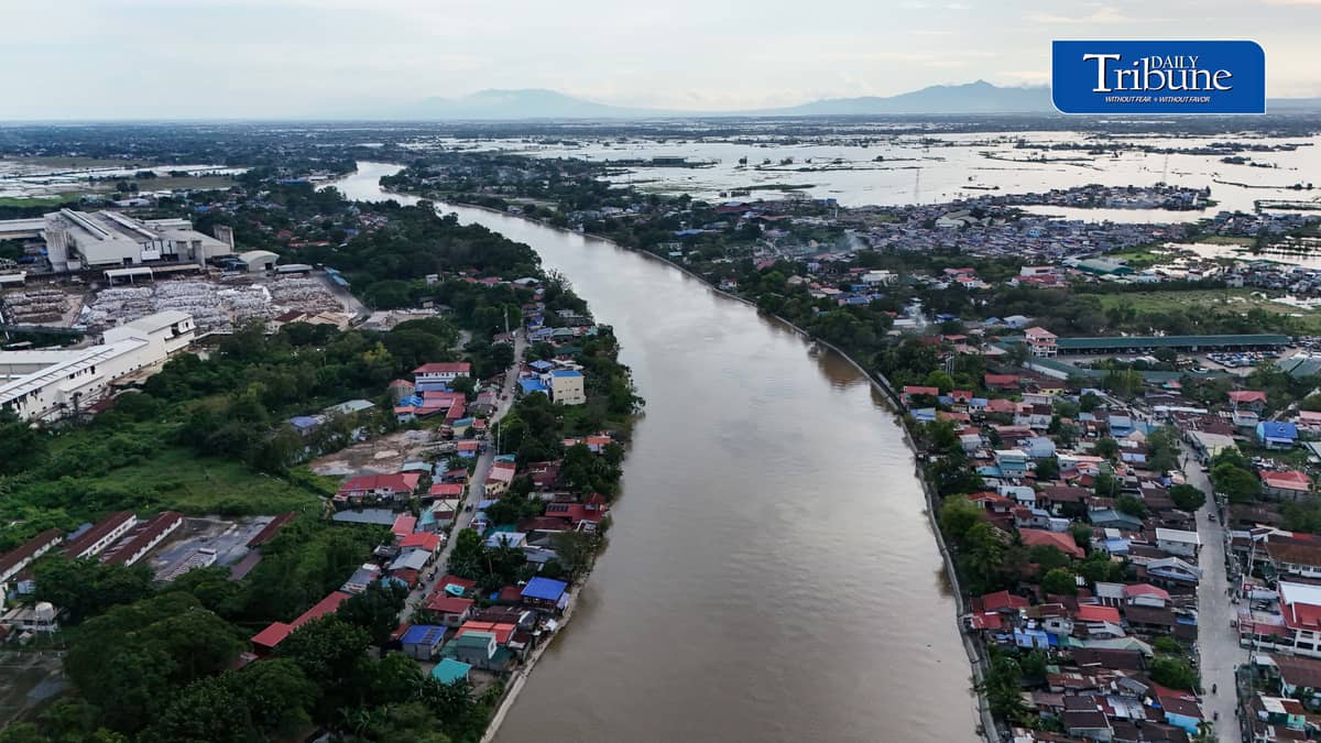 FLOODWATERS SWAMP PARTS OF BULACAN
An aerial view shows floodwaters inundating parts of Calumpit, Bulacan, on Sunday, 20 September 2026.
President Ferdinand Marcos Jr. inspected government projects and programs in Bulacan the following day after directing the Department of Public Works and Highways to pursue long-term measures to address recurring flooding in Bulacan and Pampanga.
📷 Analy Labor